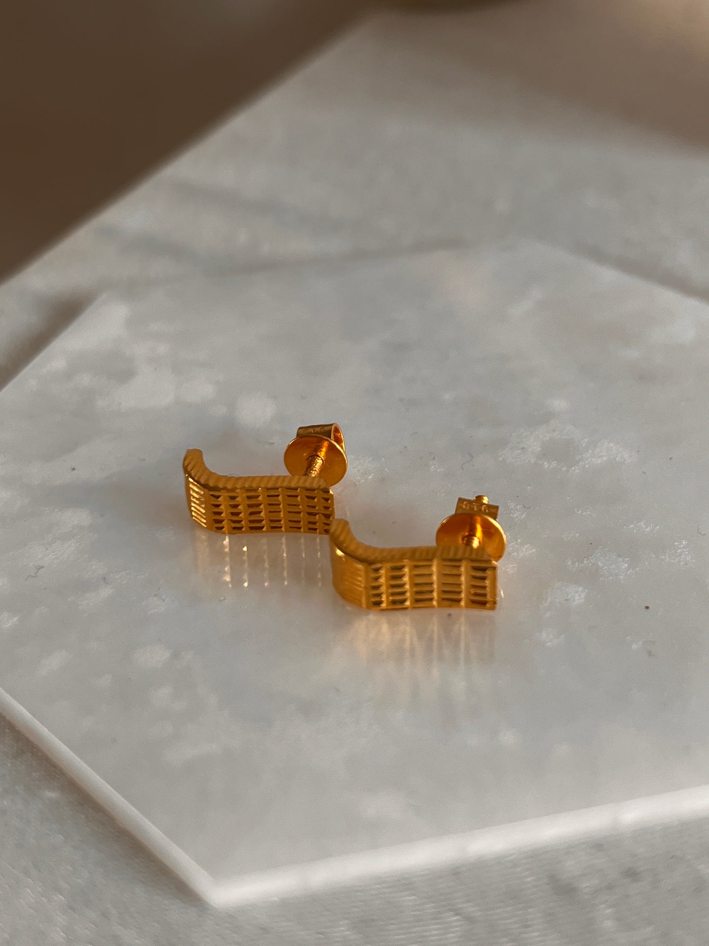 Half rounded studs