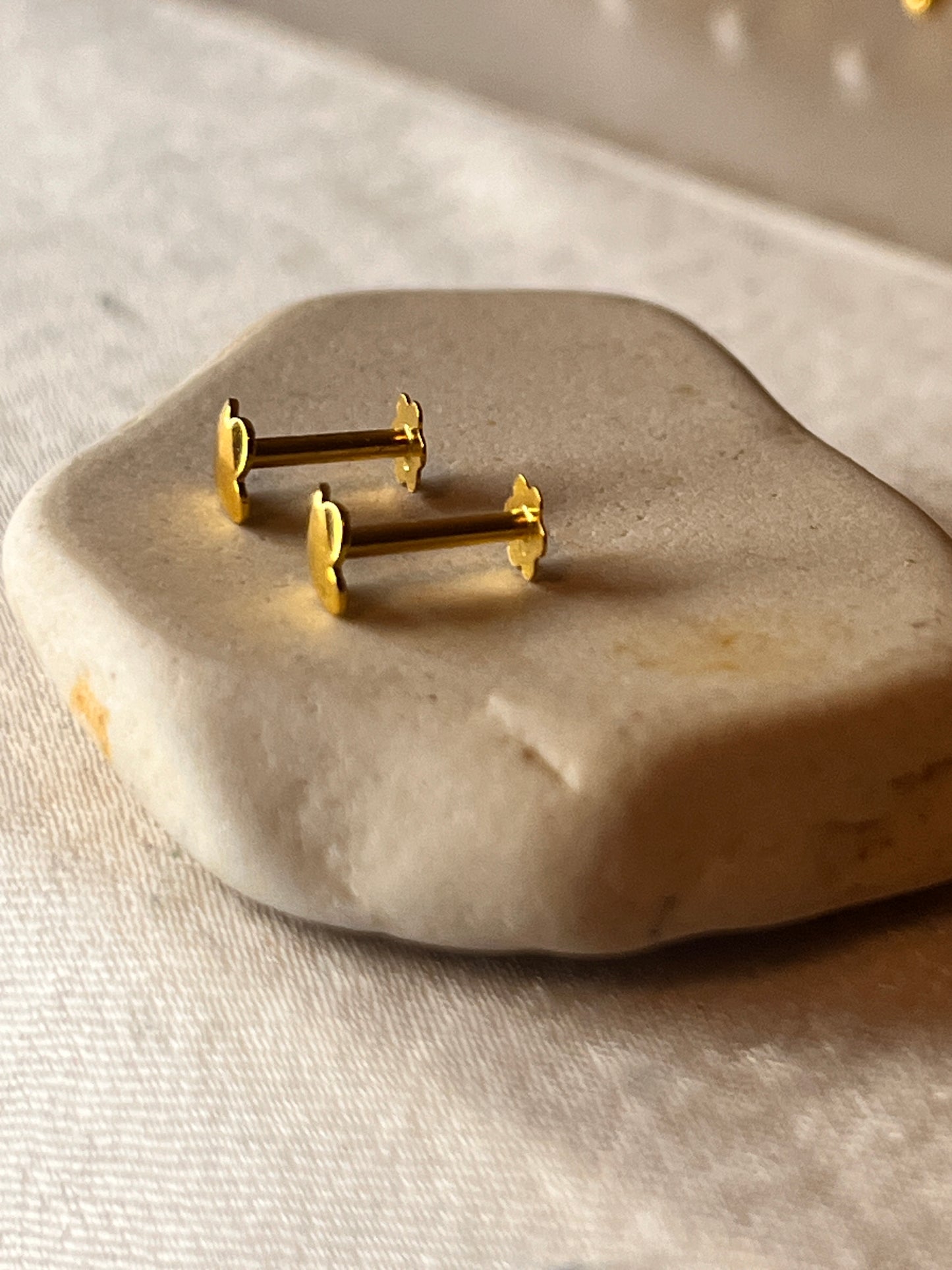 Clover Mirror Finish 18carat Gold Stud