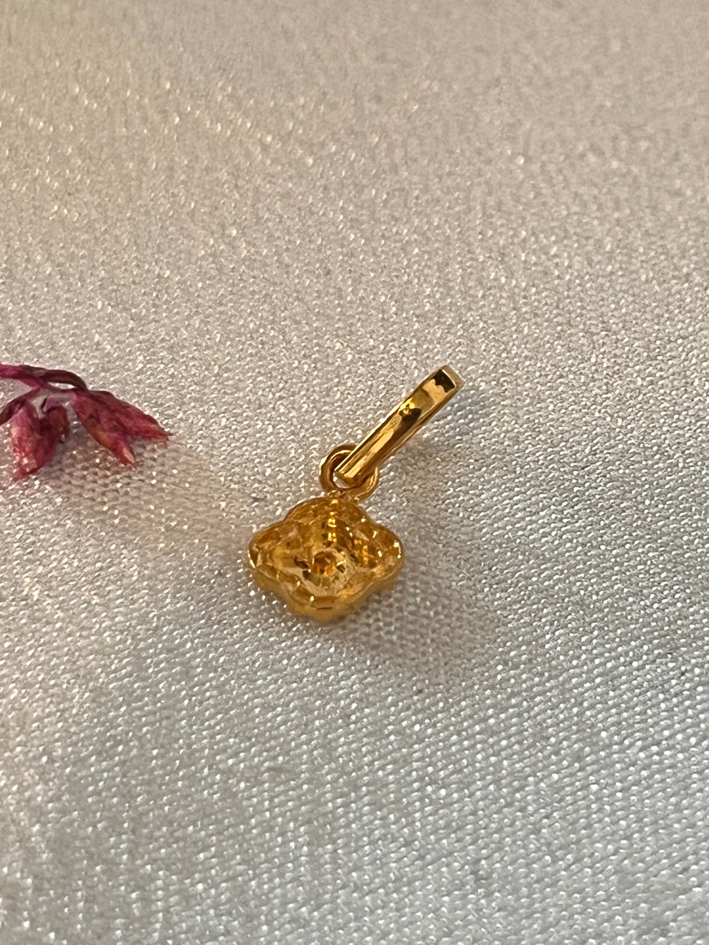 Clover Pendant | 18 carat