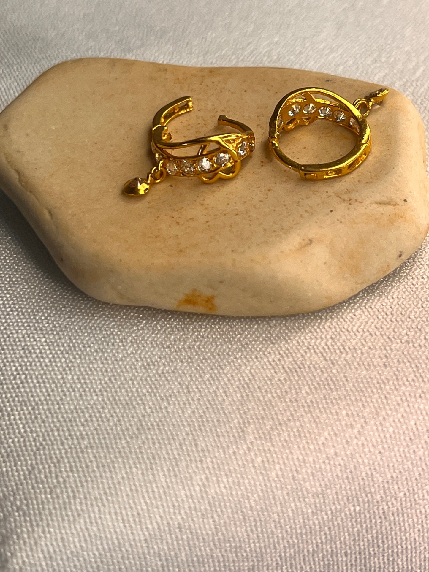 Heart Wrapped Huggie | 7.5mm