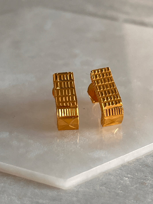 Half rounded studs