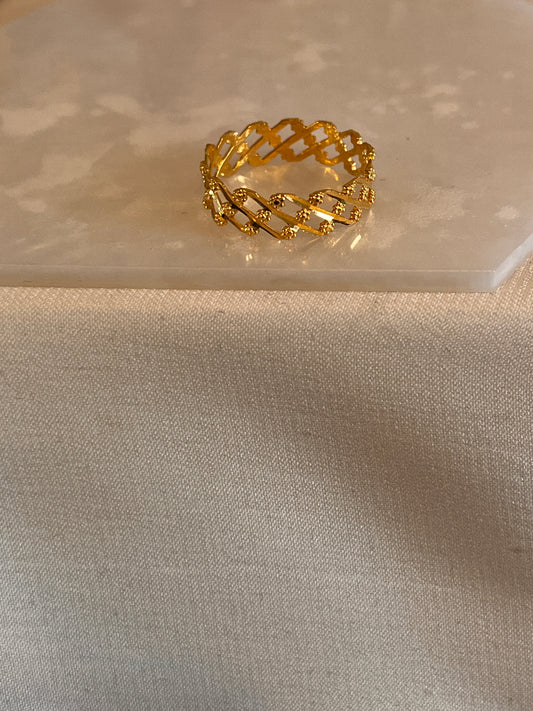Criss Cross Ring | Size M
