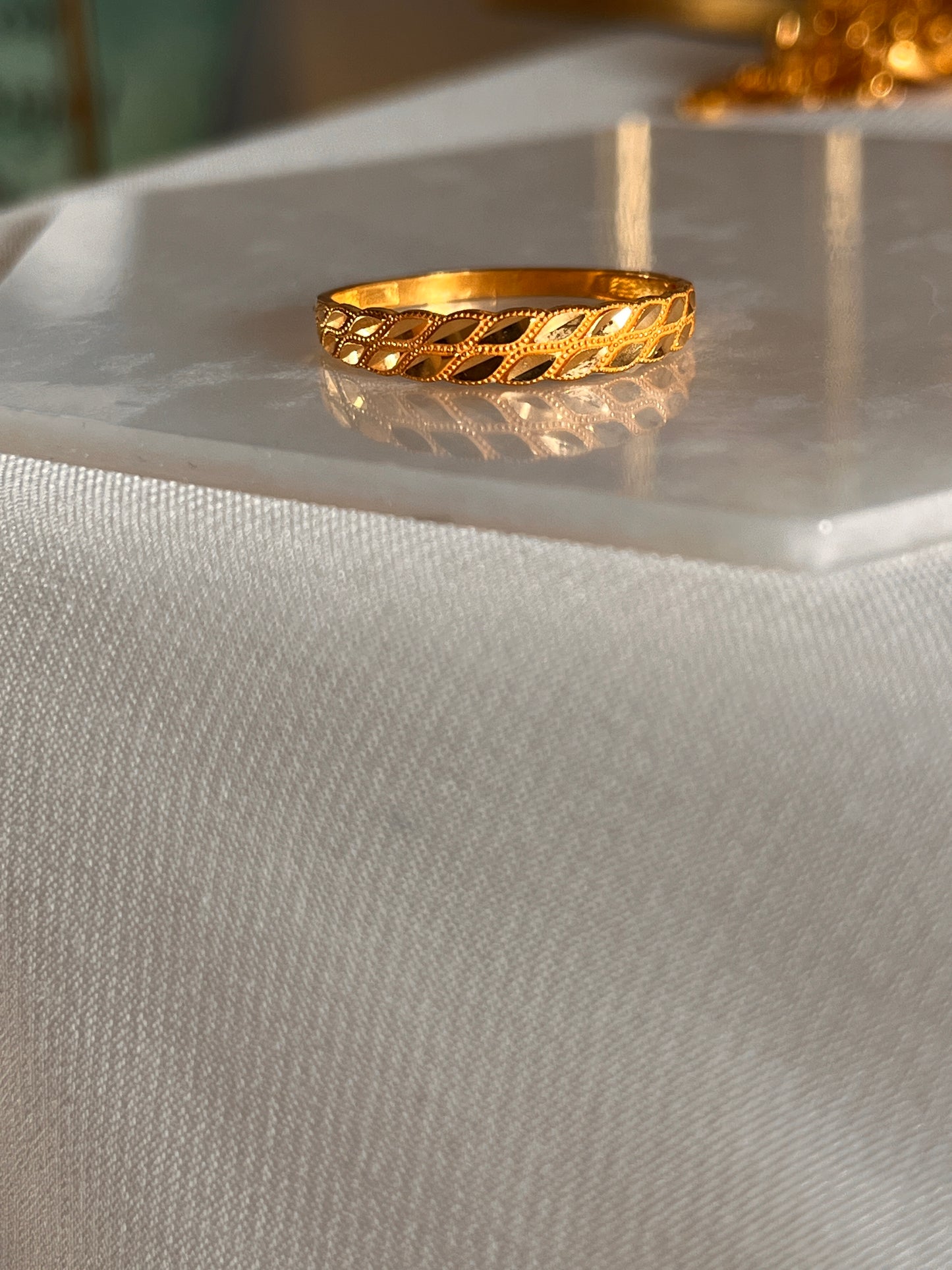 Leafy Design Ring | Q 1/4