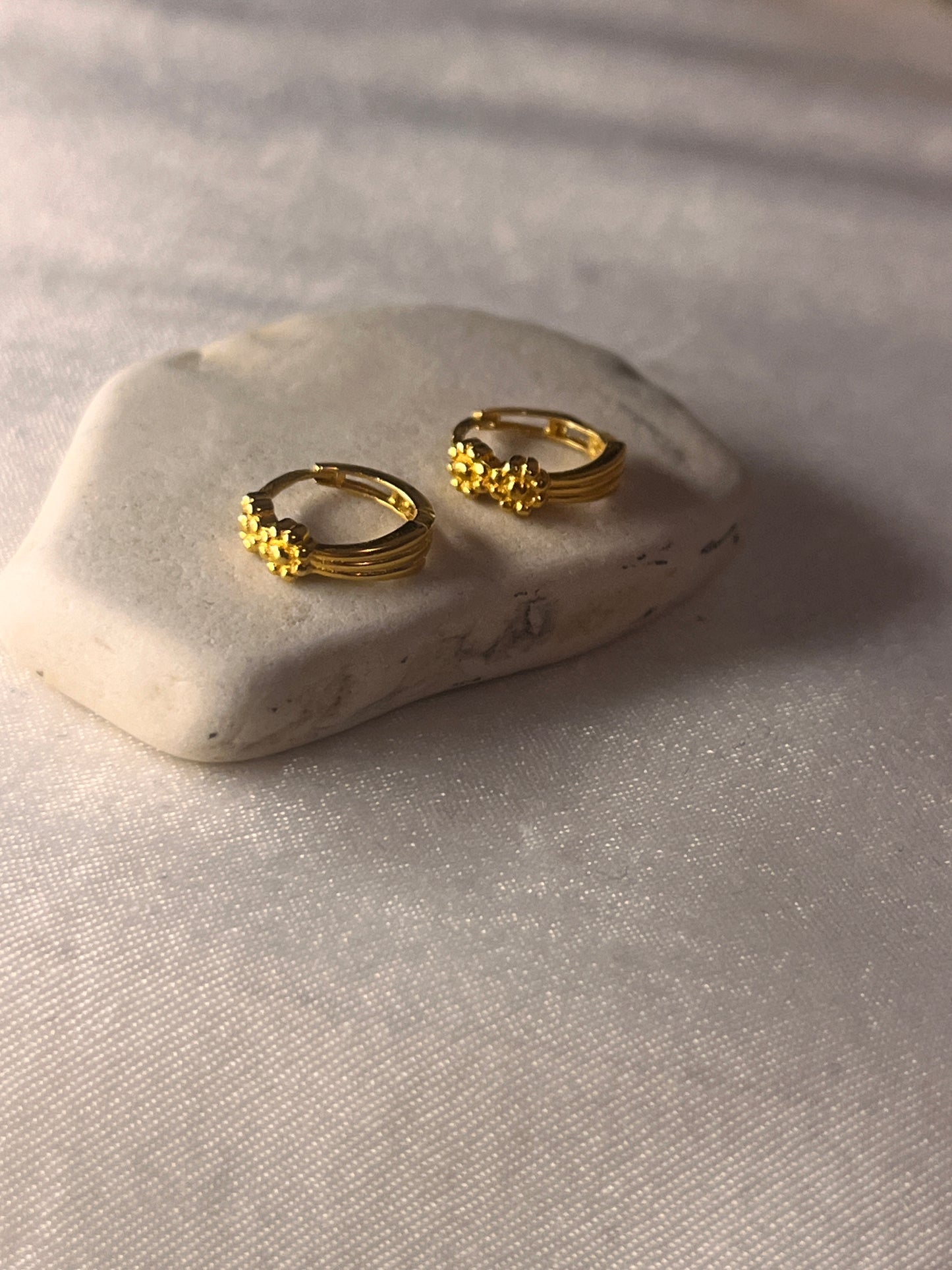 Rustic 2-flower Huggies