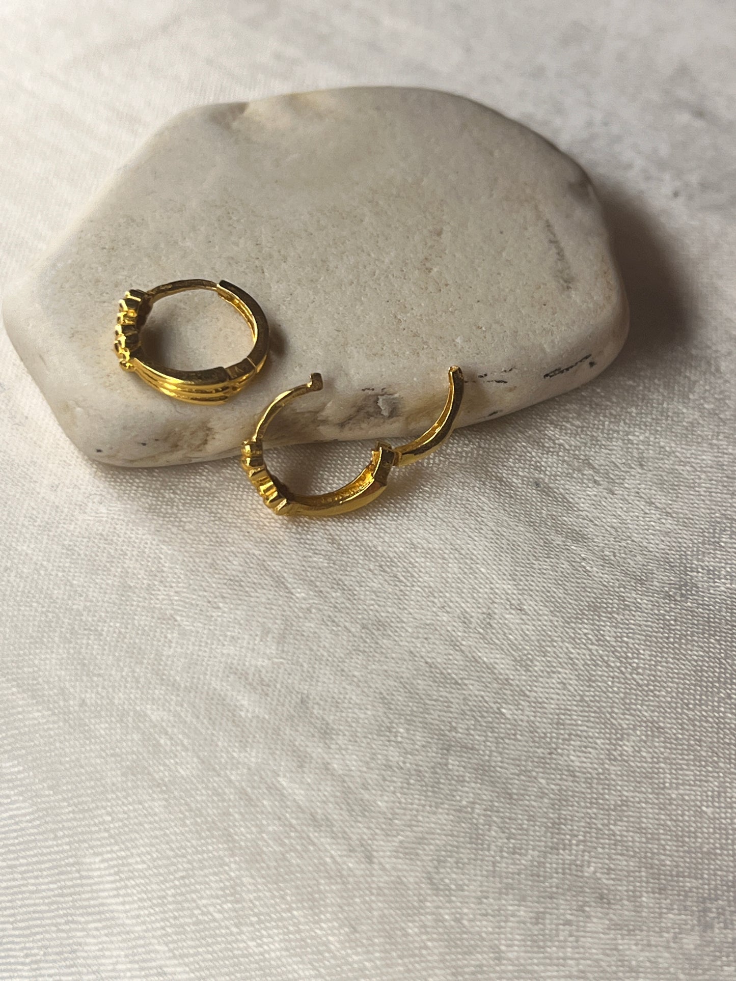 Rustic 2-flower Huggies