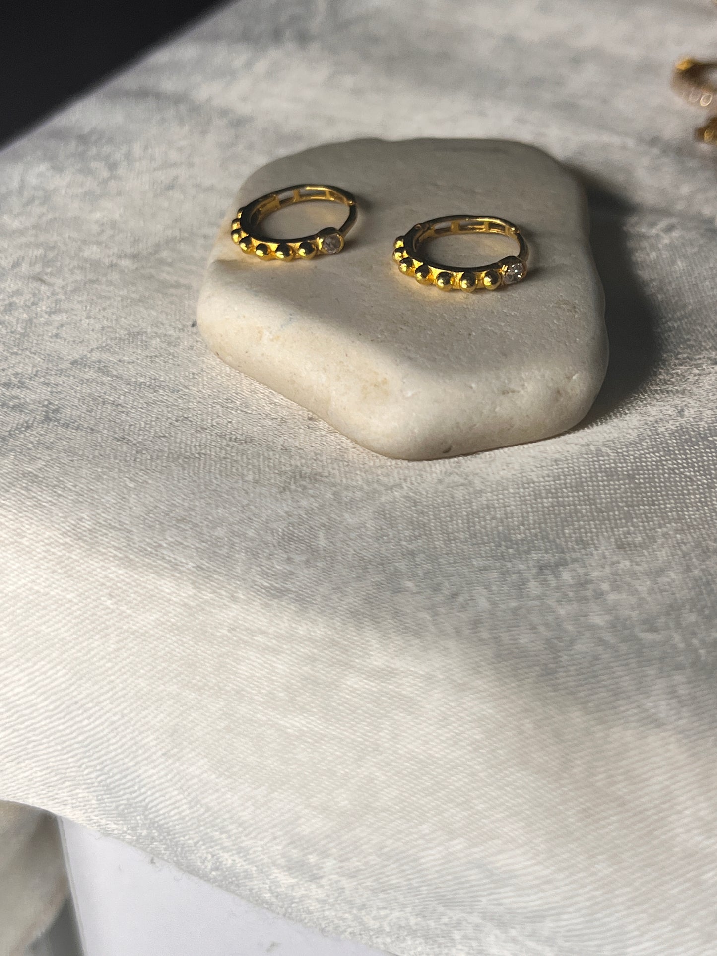 Single Stone Studded Huggies | 8mm