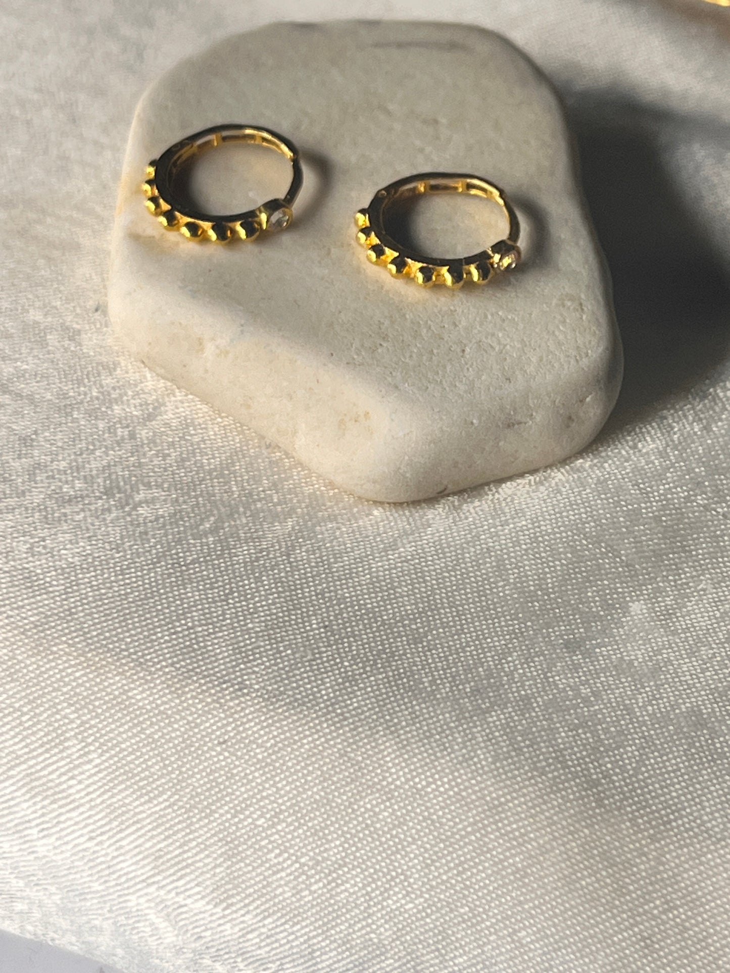 Single Stone Studded Huggies | 8mm