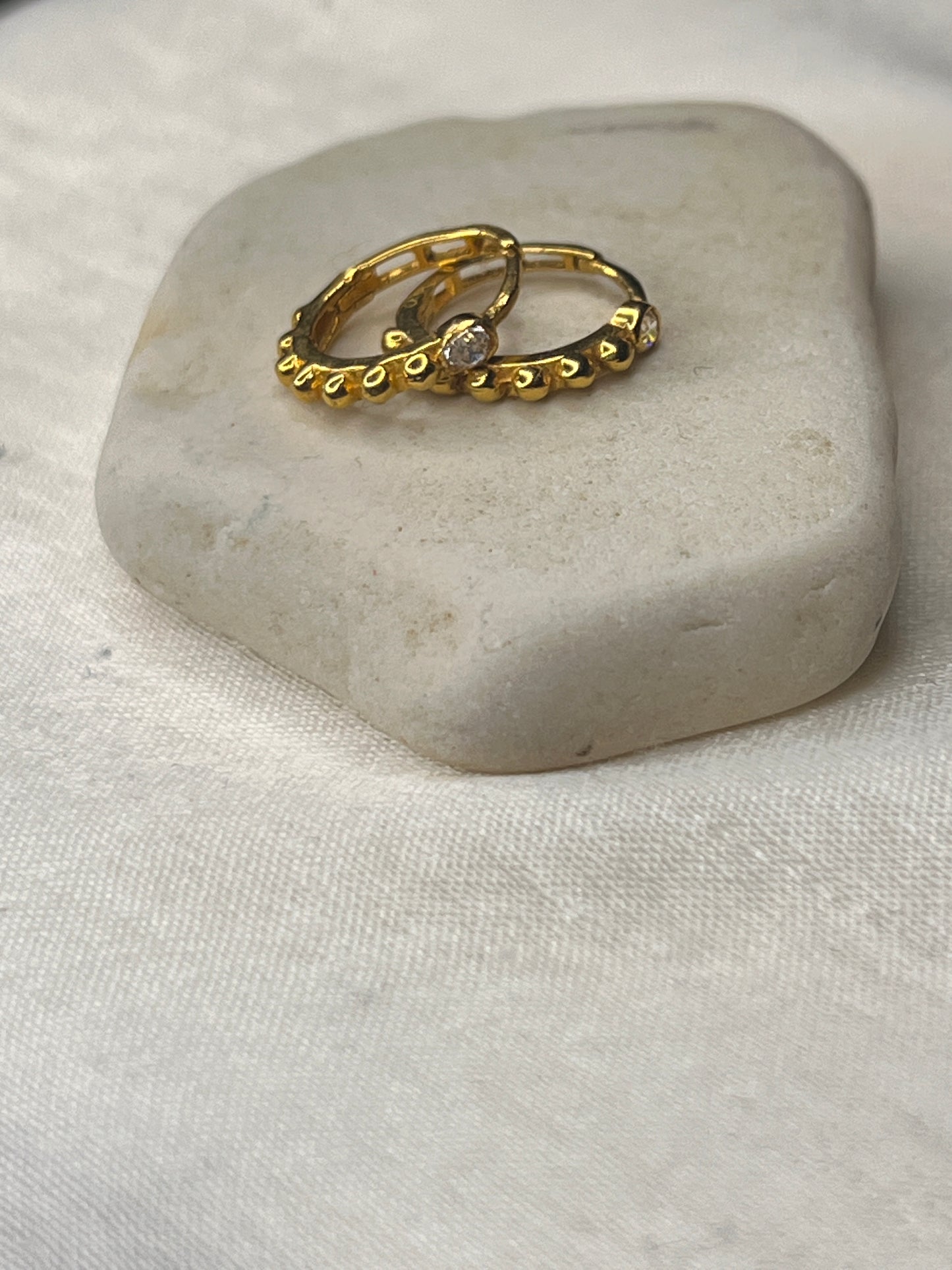 Single Stone Studded Huggies | 8mm