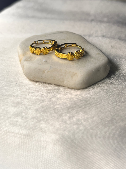 Rustic 3-flower cross-cross design Huggies