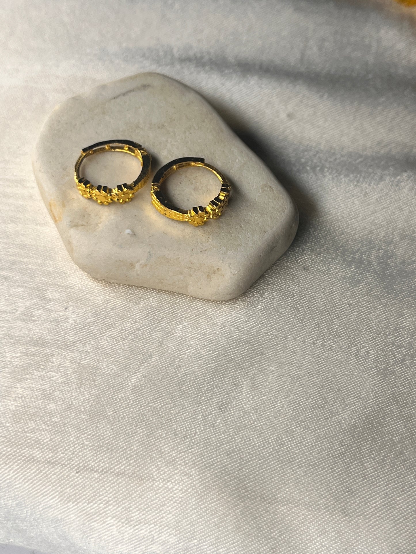 Rustic 3-flower cross-cross design Huggies