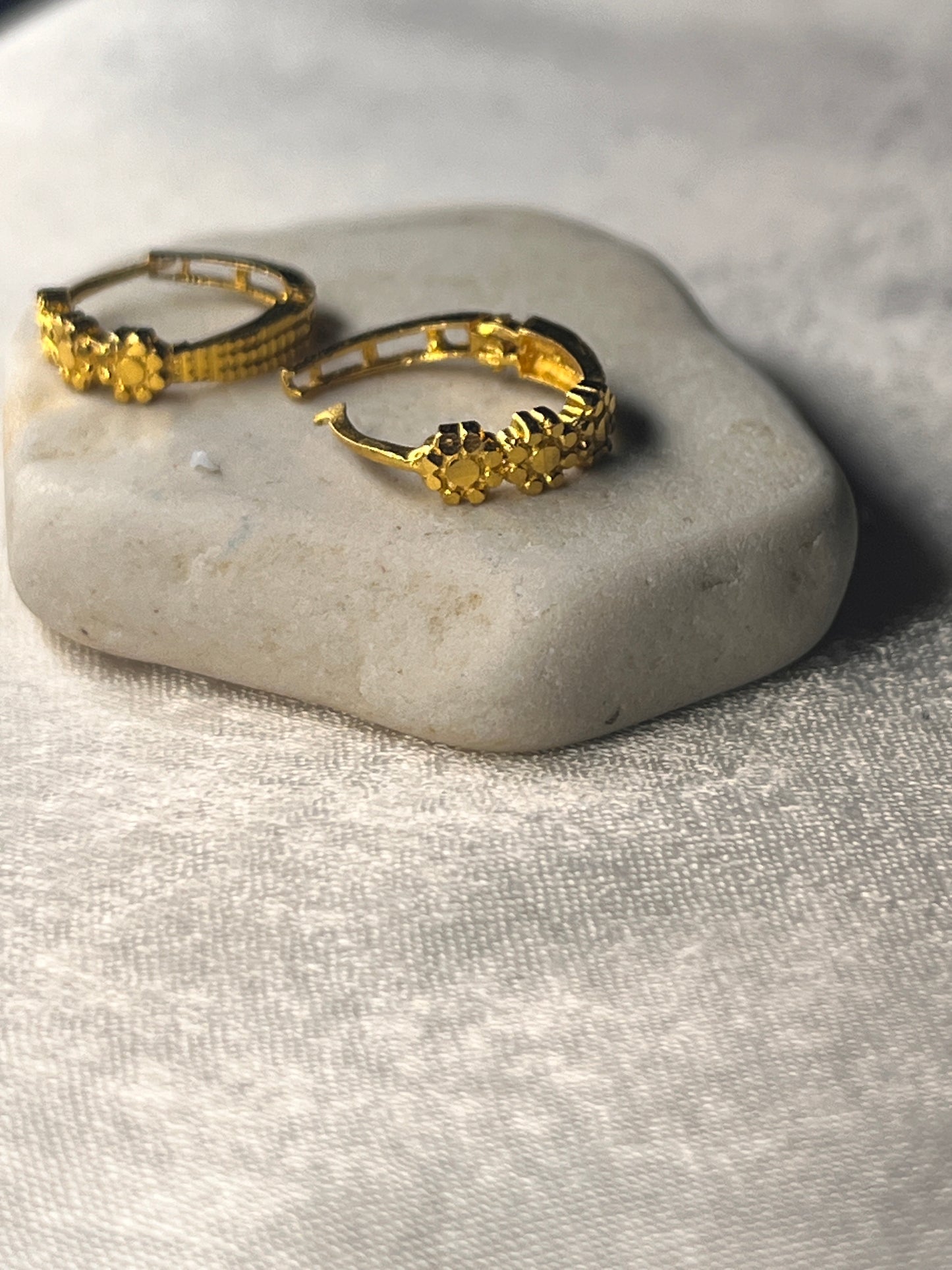 Rustic 3-flower cross-cross design Huggies