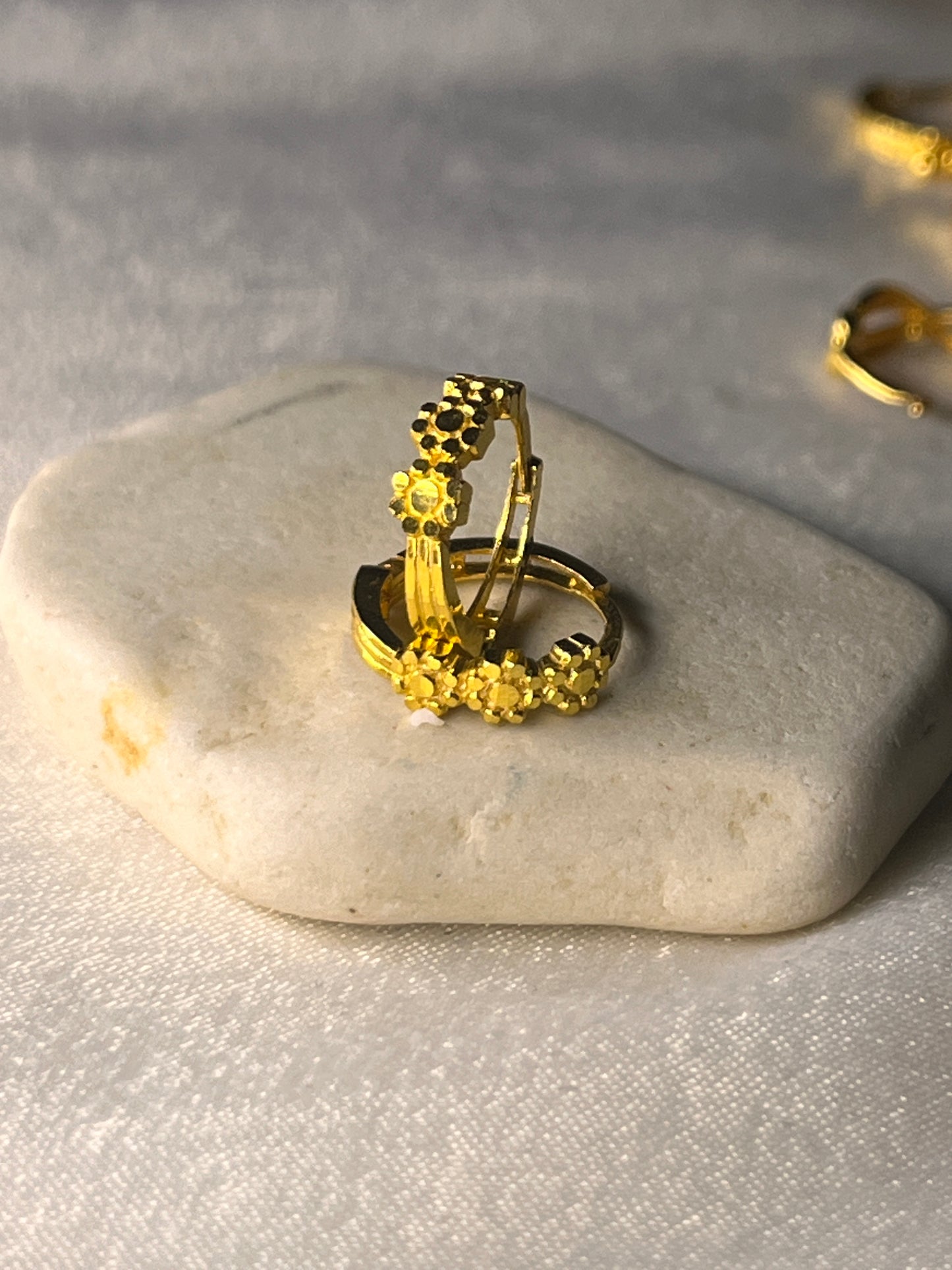 Rustic 3-flower Huggies