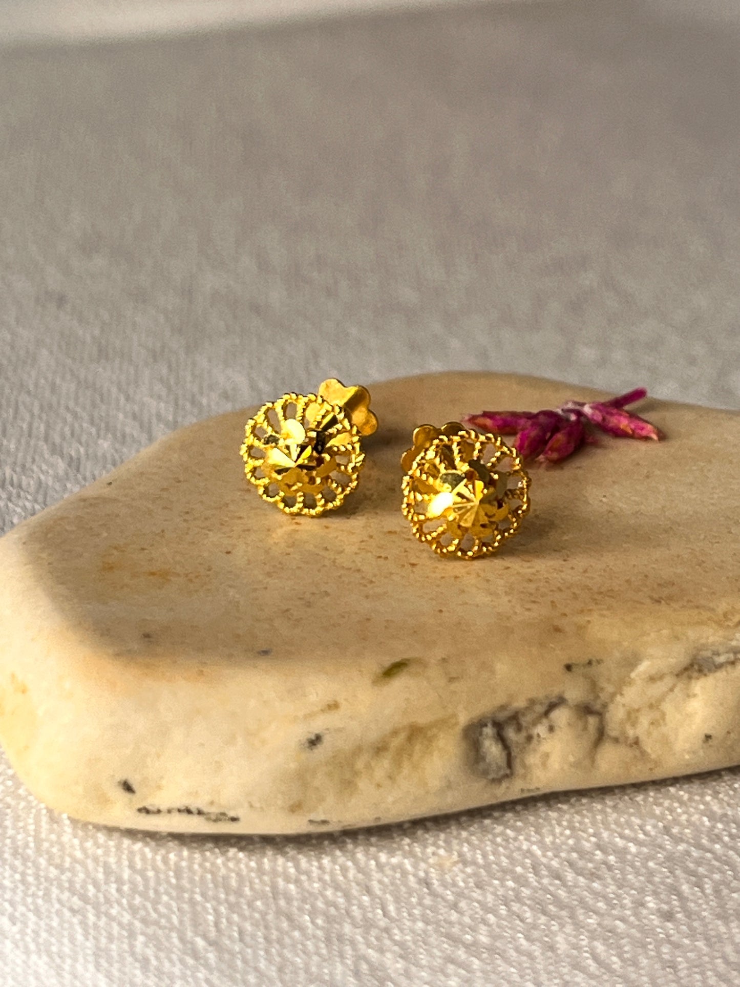 Flower Studs | 5mm approx