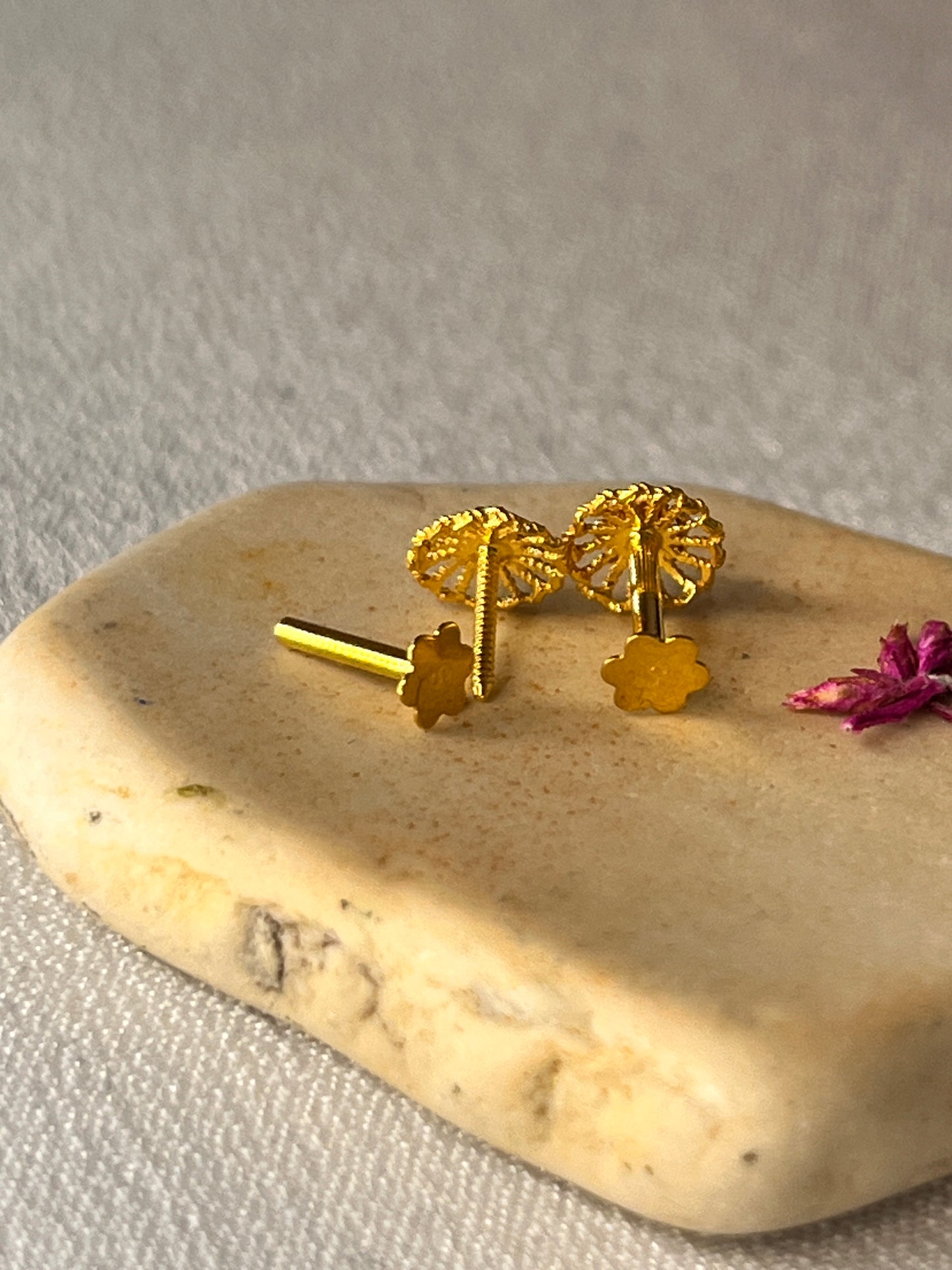 Flower Studs | 5mm approx