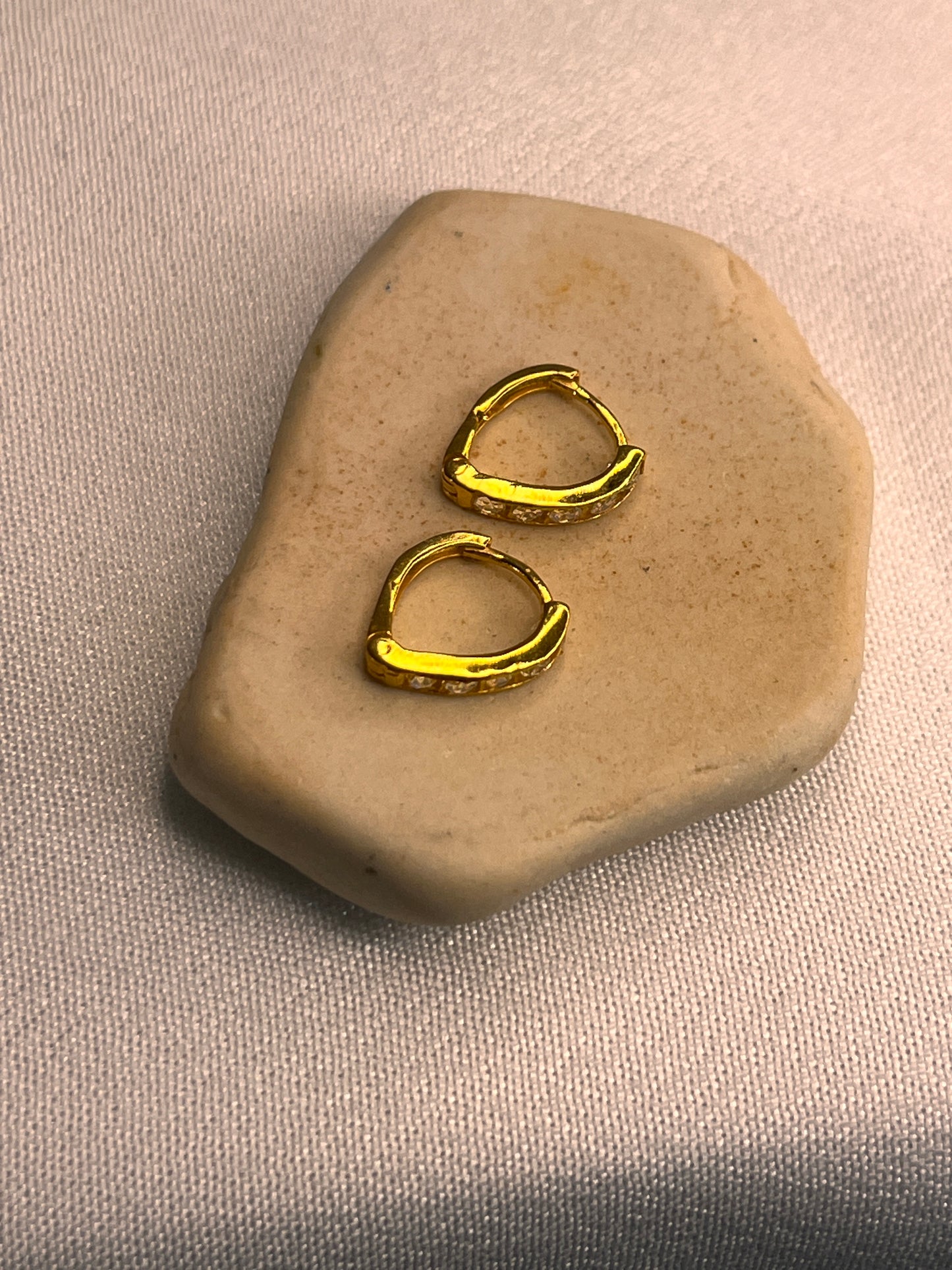 V Huggies | 7mm Width and 7.8mm Length