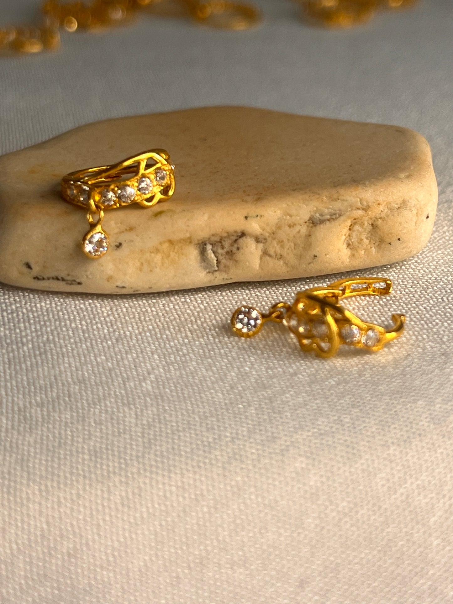 Heart Wrapped Huggie | 7.5mm
